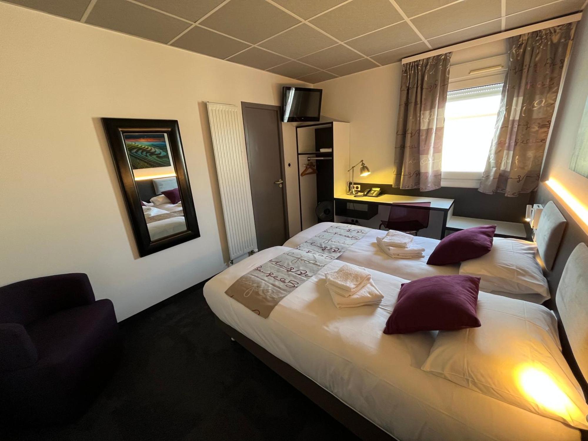 Brit Hotel Le Vesoul Ngoại thất bức ảnh