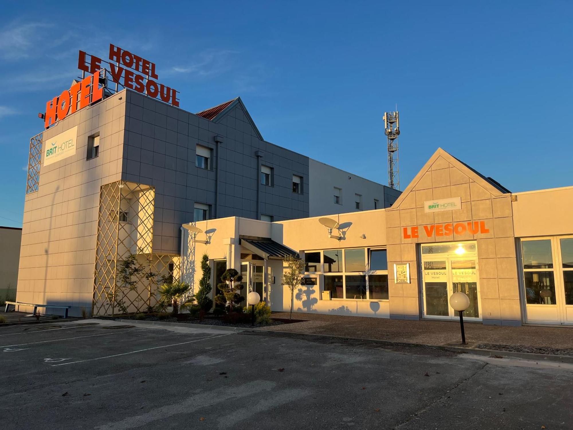 Brit Hotel Le Vesoul Ngoại thất bức ảnh